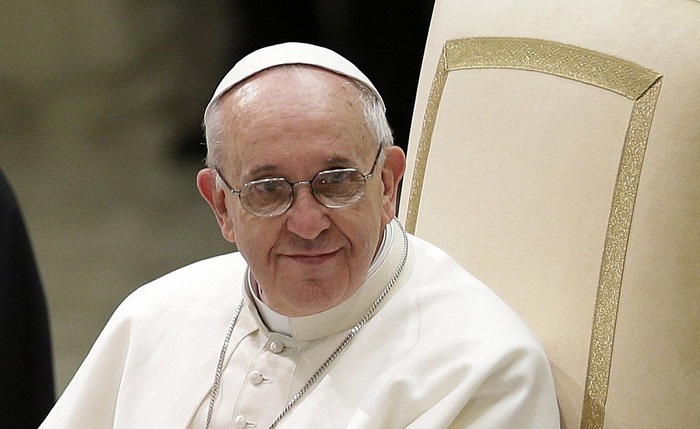Le pape célèbre la messe sur fond de terrorisme et crise migratoire
